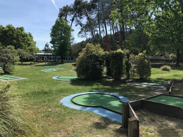 Village Vacances Aux Villages Sous Les Pins 莱昂 外观 照片