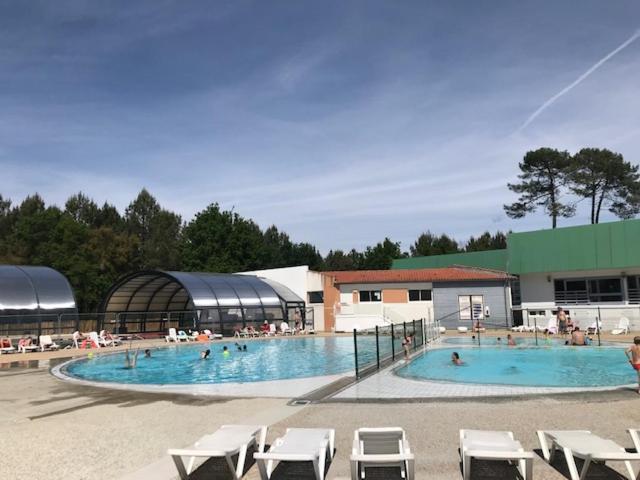 Village Vacances Aux Villages Sous Les Pins 莱昂 外观 照片